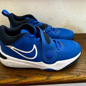 Blue Nike boys tennis shoe 6y